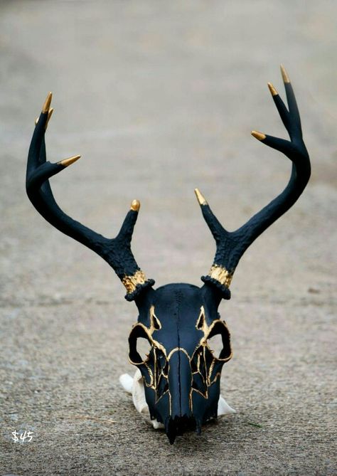 Gothic Animal Skull Decor, Deer Skull Antlers, Painting Deer Skulls Diy, Black And Gold Deer Skull, Black Deer Skull Decor, Painted Ram Skull, Deer Skull Diy Projects, Deer Skull With Crystals, Crystal Animal Skull