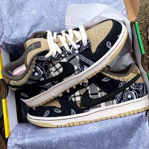 Travis Scott Shoes, Nike Sb Dunk Low, Vintage Sneakers, Sb Dunk Low, Nike Sb Dunks Low, Nike Sb Dunk, Nike Sb Dunks, Sb Dunk, Swag Shoes