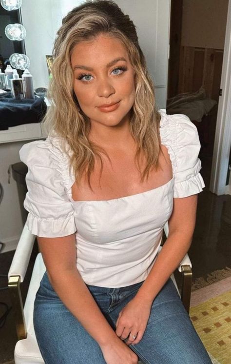 Lauren Alaina Hair, Lauren Alaina, Woman Personality, Personalities, Celebrity Photos, Queen, Celebrities, Hair, Quick Saves