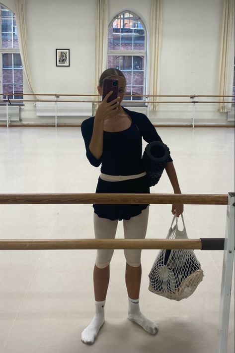 Ballet Class Outfit, Ballet Academia, Ballet Fits, 2025 Aesthetic, Class Fits, Ballet Outfits, Sport Vibes, Ballet Workout, Class Outfit