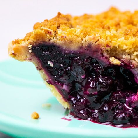 SusieCakes on Instagram: “Start your #SundayFunday the right way: Susie’s Blueberry Crumble Pie! Flaky pie crust filled with sweet blueberries and topped with our…” Blueberry Rhubarb Jam, Blueberry Crumble Pie, Homemade Blueberry Pie, Blueberry Rhubarb, Crumble Pie, Rhubarb Desserts, Blueberry Tart, Tart Filling, Pie Crumble