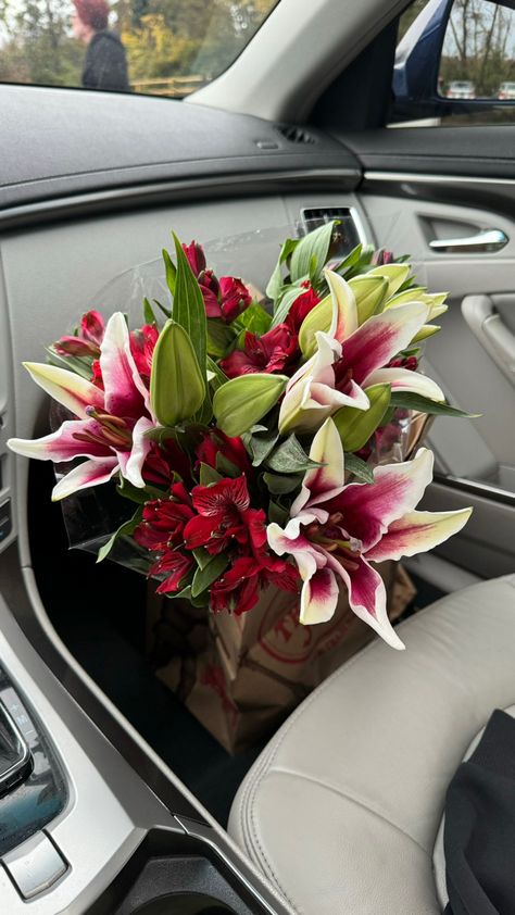 Future Partner, Luxury Flower Bouquets, Boquette Flowers, Nothing But Flowers, Flowers Bouquet Gift, Flower Therapy, Beautiful Bouquet Of Flowers, Beautiful Flowers Pictures, Bouquet Of Flowers