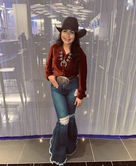 Coleadero Outfits, Fancy Western Outfits, Takuachita Outfits, Baile Outfits, Takuache Girl Outfits, Vaquera Outfits, Fashion Week Aesthetic, Western Fits, Nfr Fashion