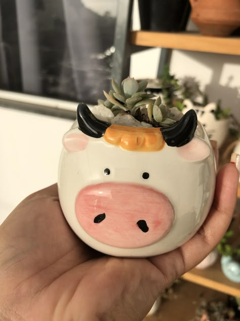 Cow Pinch Pot, Cow Pottery, Cow Pot, Pinch Pot Ideas, Clay Pinch Pots, Pottery Class Ideas, Pottery Pinch Pot, Ideas Ceramica, Ceramica Ideas