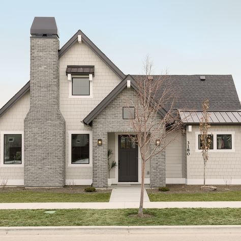 Exterior paint, one of the BIG decisions when building a home. Hopefully this will help show you some good options whether you want to go classic with a cream or gray or go bold with charcoal black 🖤🤍 ⁠ ⁠ Design: @laurensmythdesign⁠ Photography: @andimarshallinteriors⁠ .⁠ .⁠ .⁠ .⁠ .⁠ .⁠ #interiordesign #interiorstyling #boise #boiseidaho #classichomes #eagleidaho #northwestmodern #organicmodern #beautifulhomes #rusticmodern #homedesign #boiseinteriors #laurensmythdesign #boisedesigner #tvint... Light Grey Brick House Exterior, Grey Brick House Exterior, Grey Brick Houses, Dark Grey Houses, Brick House Exterior, Painted Brick Exteriors, Painted Brick House, Shoji White, Building A Home