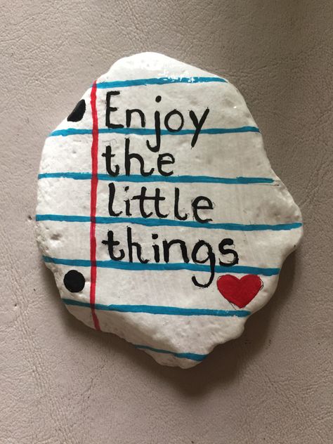 Rock Sayings, Arte Aesthetic, Inspirational Rocks, Garden Rock Art, Diy Rock Art, Stone Art Painting, Painted Rocks Kids, Beautiful Peacock, Painted Rocks Craft