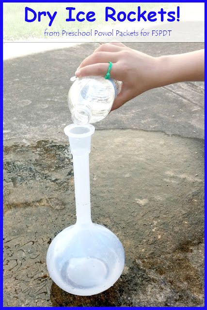 Dry Ice Rocket - FSPDT Dry Ice Experiments Kids, Science Fair Projects For Elementary, Ice Experiments, Dry Ice Experiments, Preschool Science Activities, Science Experiments For Preschoolers, Simple Science, Experiments Kids, Kid Experiments