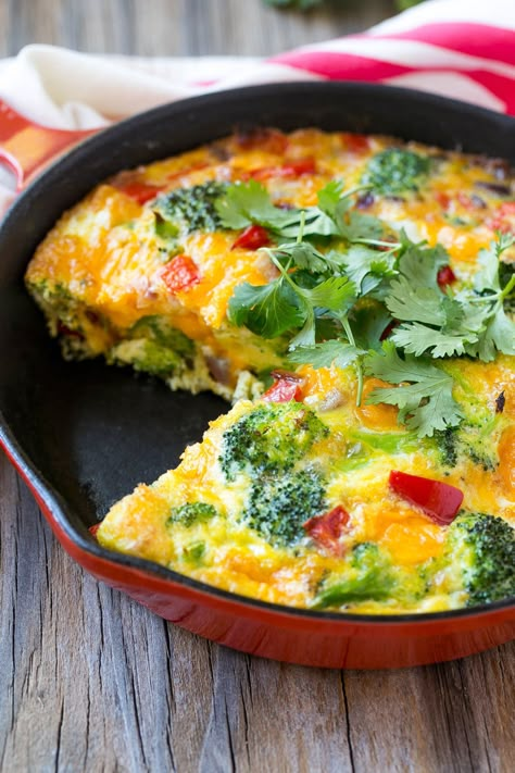 Easy Garden Veggie Frittata Recipe {High Protein} | Healthy Fitness Meals Veggie Frittata Recipes, Veggie Frittata, Fitness Meals, Frittata Recipe, Healthy Fitness Meals, Frittata Recipes, Kielbasa, Quiche Recipes, Easy Garden