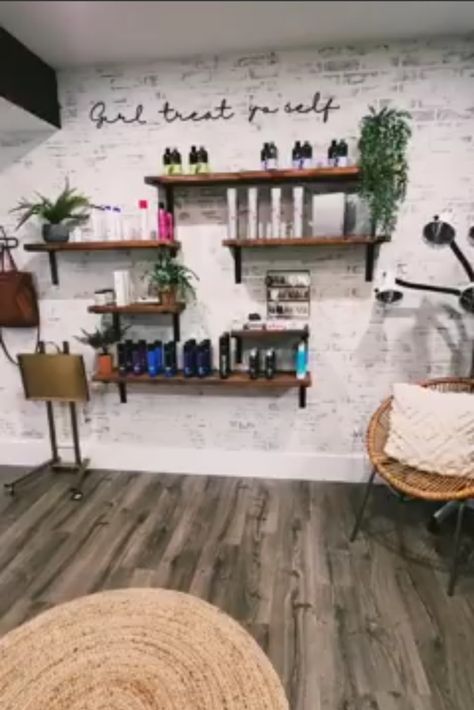 Retail Display Ideas Small Spaces Salon, Modern Salon Decor Small Spaces, Salon Decor Neutral, Boho Tanning Salon Decor, Relaxing Salon Decor, Western Boho Hair Salon, Country Salon Ideas, Zen Salon Decor, Hair Salon Wall Decor Ideas