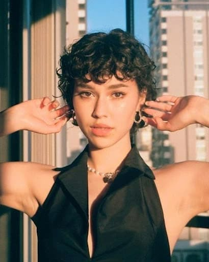 Pixie Cut Curly Hair, Hair Ideas For Women, Curly Cuts, Curly Pixie Hairstyles, Curly Pixie Haircuts, Wavy Pixie, Short Hair Inspo, Curly Hair Photos, Curly Short