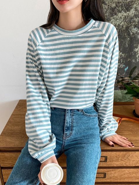 Trendy Fashion Tops Long, Trendy Tops For Women Casual, Striped Top Outfit, Fall Long Sleeve Shirts, Long Sleeve Shirt Outfits, College Outfit, Trendy Tops For Women, Trendy Fashion Tops, Casual Day Outfits