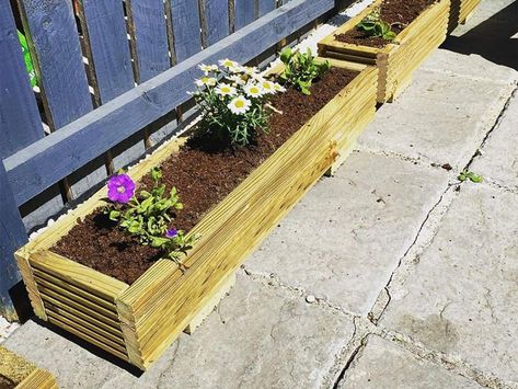 How to Make a Planter Box From Decking Boards 10 Wooden Planter Boxes Diy, Long Planter Boxes, Planter Boxes Flowers, Deck Planter Boxes, Pallet Planter Box, Decking Base, Long Planter, Planter Box Plans, Nails Tools