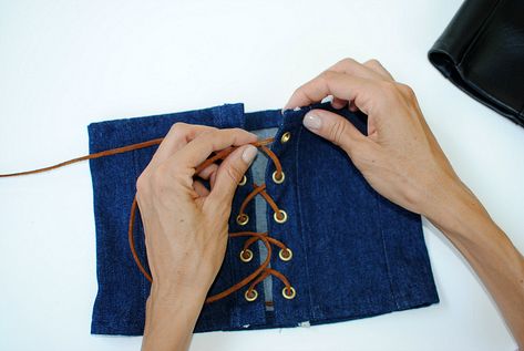 Jean Crafts Ideas, Diy Clothes Tops, Diy Corset, Trash To Couture, Corset Sewing Pattern, Handmade Belts, Jean Crafts, Denim Corset, Upcycle Jeans