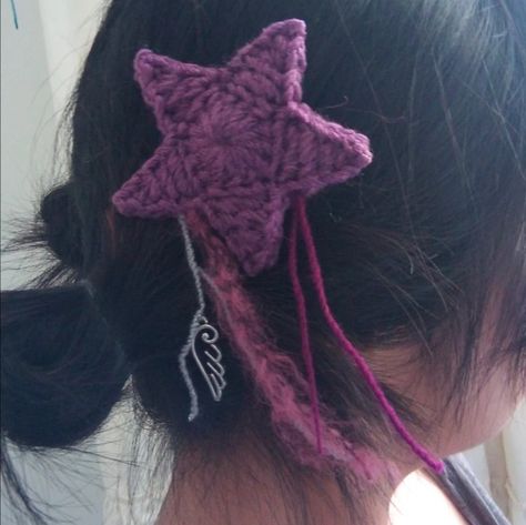 star crochet lana algodón hairclip lazos hair style starcore Crochet Hair Clip, Crochet Hair Clips, Crochet Stars, Star Hair, Crochet Hair, Diy Crochet Projects, Crochet Hair Styles, Cute Crochet, Diy Crochet