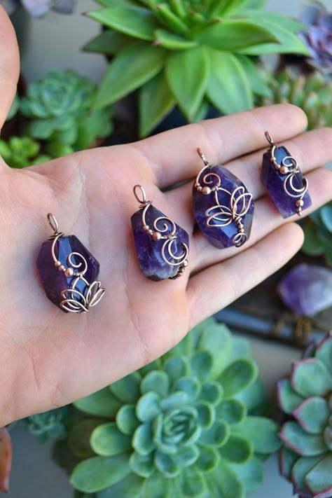 Wire Wrapped Amethyst, Triskelion Wire Wrap, Wore Wrapped Crystal, Flower Wire Wrap, Wire Wrapped Stones Diy, Wire Wrapping Beginner, Wire Wrapped Jewelry Beginner, Easy Wire Wrapping Stones, Wire Crystal Jewelry