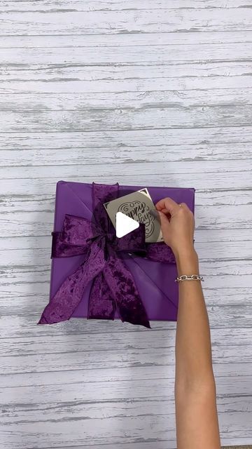 LENNIA (Folding Queen 👑) on Instagram: "how to gift wrap the 3 popular gifts #pots #blankets #wineglasses #wrappingpresents #giftwrapping #wrappinghack" Wrap Blanket Gift, How To Fold A Blanket For A Gift, How To Gift Wrap A Blanket, How To Wrap A Blanket As A Gift, How To Fold Scarf, Popular Gifts, Present Wrapping, December 22, Wool Shawl