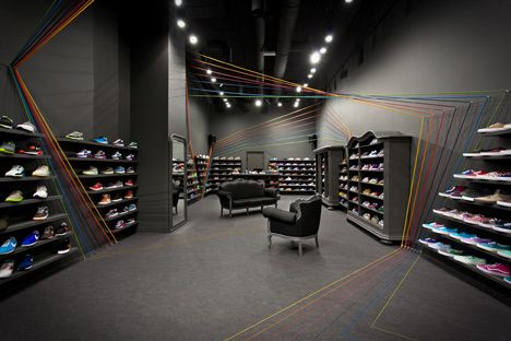 Run Colors trainers store | Modelina Architekci. Shoe Store Design, Sneaker Shop, Showroom Design, Sneaker Stores, Retail Design Blog, Boutique Interior, Retail Interior, Store Interior, Retail Space