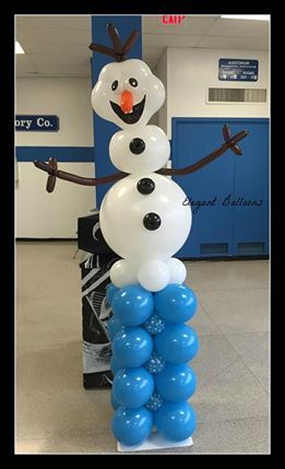 Balloon version of Olaf Giant Snowflakes, Frozen Birthday Party Cake, Frozen Balloons, Frozen Birthday Party Decorations, Elsa Birthday Party, Frozen Bday Party, Frozen Party Decorations, Christmas Balloon Decorations, Disney Balloons