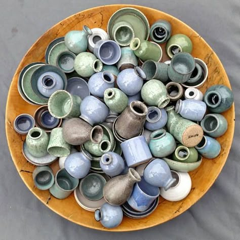 Tiny Ceramics, Miniature Ceramics, Miniature Pots, Mini Pottery, Miniature Pottery, Pottery Crafts, Ceramics Pottery Art, Clay Art Projects, Ceramics Ideas Pottery