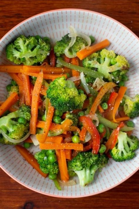 Salteado de verduras Healthy Vegetable Recipes, Healthy Salad Dressing, Cheap Healthy Meals, Healthy Lifestyle Food, Lunch Salads, Healthy Diet Recipes, Healthy Vegetables, Healthy Meal Plans, Vegetable Salad