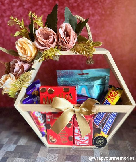 #giftingideas #giftinghampers #hamperideas #choclatehamper #choclatebox #choclatelovers #prettygifts #prettyhampers #wrapypurmemories Small Chocolate Hamper, Hamper Decoration, Hamper Packing, Hamper Packaging, 25th Anniversary Decorations, Gifting Business, Diwali Hampers, Diy Gift Bow, Profitable Small Business Ideas