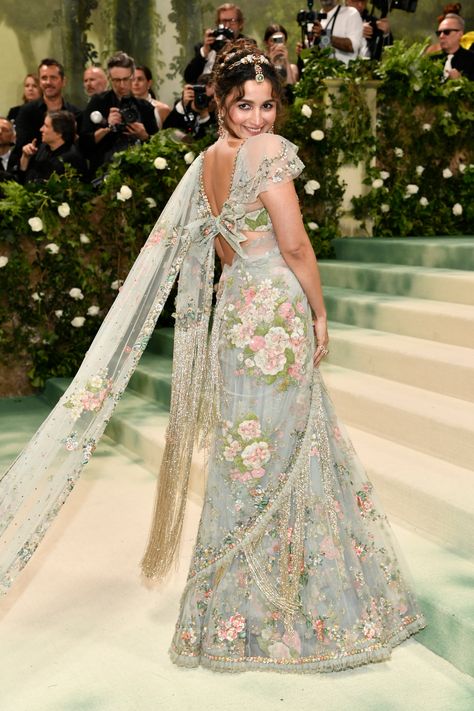 Met Gala 2024: Alia Bhatt Lets The Indian-ness Show at Red Carpet in Statement Floral Saree by Sabyasachi With Dramatic Bow on Blouse - See Pics Alia Bhatt Looks, Sabyasachi Saree, Indian Dress Up, Mehndi Outfit, Sabyasachi Sarees, Met Gala Outfits, Desi Dress, Fashion Highlights, Sabyasachi Lehenga