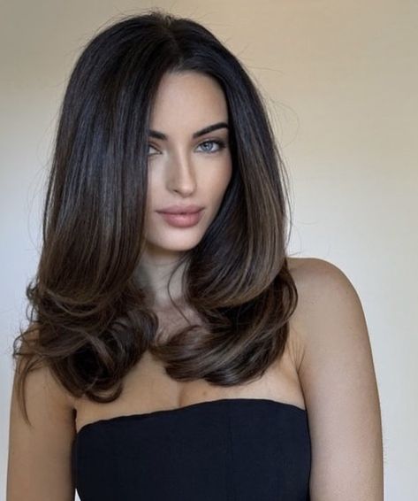 Brunette Middle Part, Hair Color Trends For Brunettes, Go Find Yourself, Short Hair Updos, Middle Length Hair, Brunette Long Hair, Dark Hair Color, Layered Haircut Ideas, Long Hair Trends