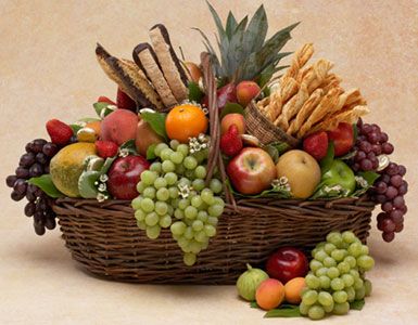 Fruit Basket Ideas, Fruit Flower Basket, Gifts For Diabetics, Basket Hamper, Fruit Basket Gift, Raffle Baskets, Fruit Displays, Fruit Arrangements, Fruit Gifts