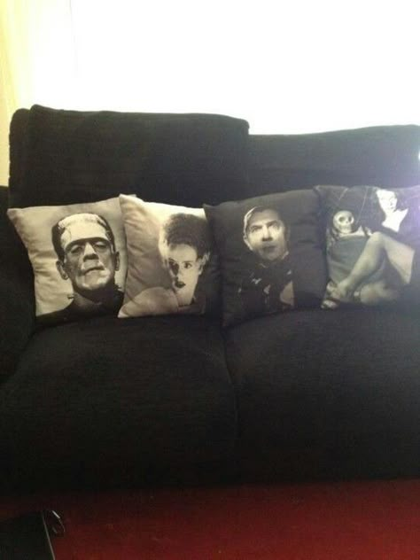 Classic Monster pillows...... must find these. Styl Goth, Monster Pillows, Casa Halloween, Horror Decor, Goth Home Decor, Goth Home, Goth Decor, Classic Horror Movies, Classic Monsters