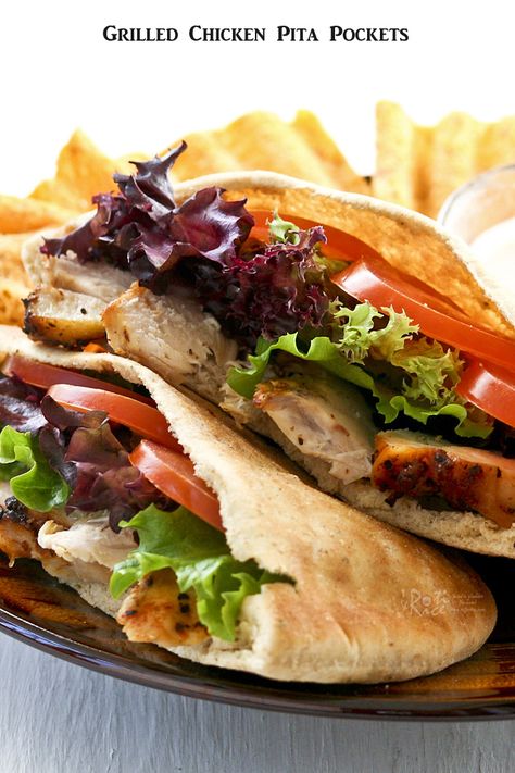 A quick and easy to assemble Grilled Chicken Pita Pockets using store bought grilled or rotisserie chicken. Perfect for the lunch box or tailgate party. | RotiNRice.com Grilled Chicken Pita, Chicken Pita Sandwich, Chicken Pita Pockets, Pita Pocket Recipes, Pita Recipes, Chicken Pita, Pita Sandwiches, Pain Pita, Pita Pockets