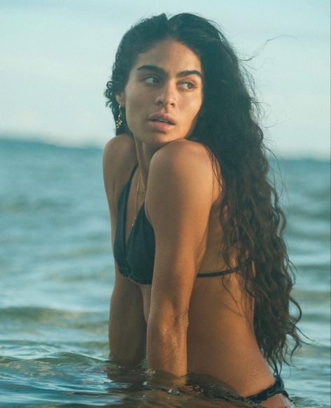 Jessie Reyez Aesthetic, Jessie Reyes, Jessie Reyez, Hair References, Hair Reference, Attractive People, Woman Crush, Art References, Text Me