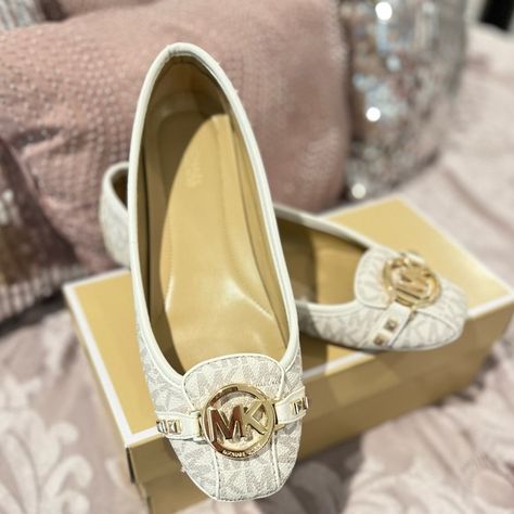 Womens Micheal kors flats Shoes Cream, Cream Shoes, Mk Logo, Michael Kors Shoes, Shoes For Women, Moccasins, Comfortable Shoes, Cream Color, Michael Kors