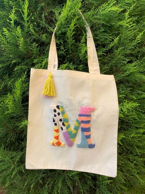 Punch Needle On Clothing, Tote Embroidery Ideas, Punch Needle Tufting, Tote Bag With Embroidery, Punching Needle Embroidery, Embroidery Bags Ideas, Tote Bag Design Embroidery, Broderie Tote Bag, Punch Needle Clothes