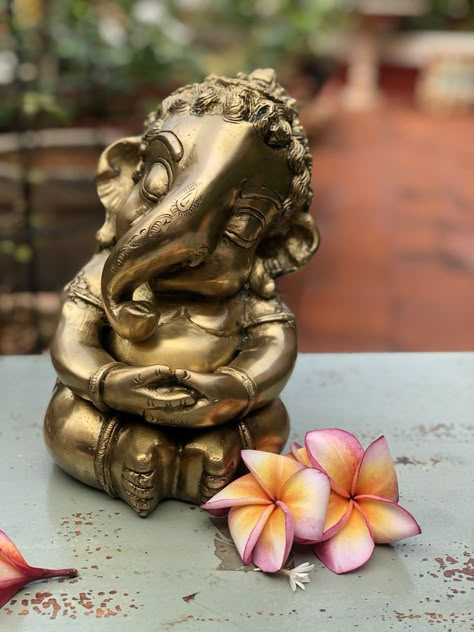 Lord Vinayaka, Ganesha Murti, Ganesh Murti, Brushed Metal Texture, Modern Indian Art, India Crafts, Ganesh Lord, Shri Ganesh Images, Ganesha Tattoo