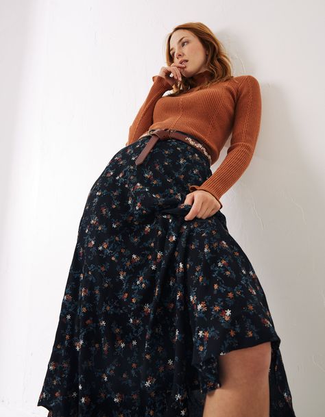 Layering Clothes For Women, Dark Floral Maxi Skirt, Feminine Queer Style, Eclectic Boho Fashion, Winter Skirts Long, Dressy Skirts Outfits, Mid Size Business Casual Outfits, Winter Dress Outfit Casual, How To Wear Dresses In Winter