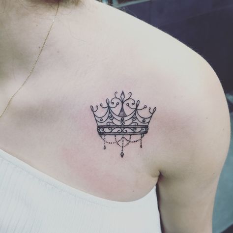 Princes Crown Tattoo, Tattoo 2023, King Tattoo, Tattoo Couple, Crown Queen, Back Of Neck Tattoo, King Tattoos, Getting A Tattoo, Crown Tattoo