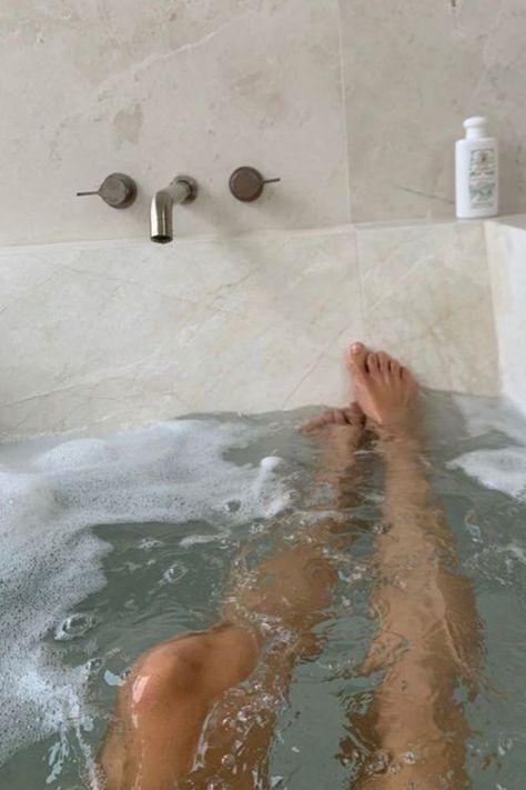 Aesthetic Bath, Bath Aesthetic, Clean Lifestyle, Get My Life Together, Healthy Lifestyle Inspiration, Mind Body Soul, Clean Girl, Future Life, Self Care Routine