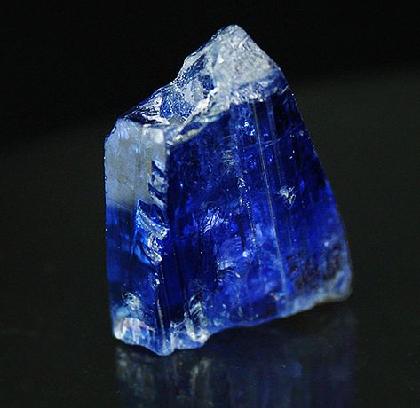 Tanzanite Aesthetic, Blue Zoisite, Vriska Serket, Arusha Tanzania, Tanzanite Crystal, Crystals Healing Properties, Raw Crystals, Tanzanite Stone, Cool Rocks