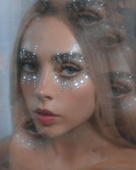 Rhinestone Makeup Photoshoot, Rhinestone Face Design, Purple Gem Makeup, Gemstone Photoshoot, Rhinestone Photoshoot, Rhinestone Tears, Bejeweled Face, Rhinestone Photography, Jewels On Face