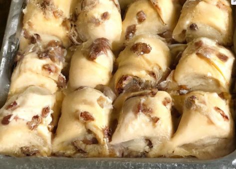 Cream Cheese Rolls Recipe, Cheese Rolls, Cream Cheese Rolls, Pecan Rolls, Breakfast Rolls, Breakfast Sweets, Crescent Roll Recipes, Cheese Rolling, Breakfast Pastries