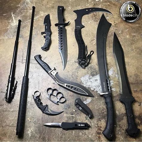 Knife Aesthetic, Tactical Swords, Pretty Knives, Apocalypse Survival, Cool Knives, Zombie Apocalypse, Post Apocalyptic, Survival Gear, Axes