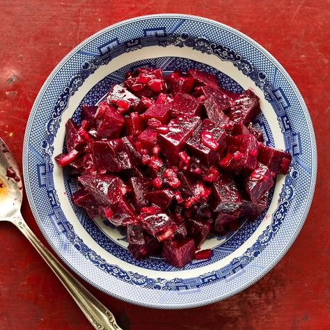 Beet Salad Onion Salad Recipe, Beet Salad Recipes, Chilled Soup, Beet Recipes, Onion Salad, Olive Oil And Vinegar, Winter Salad, Roasted Beets, Beet Salad