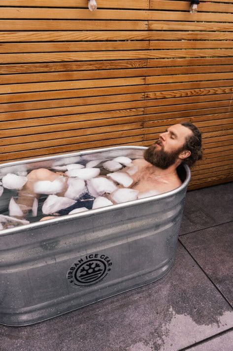 Sauna Ice Bath Backyard, Ice Bath Backyard, Ice Tub Bath, Ice Bath Ideas, Ice Bath Aesthetic, Diy Ice Bath, Homemade Sauna, Ice Bath Benefits, Ice Plunge