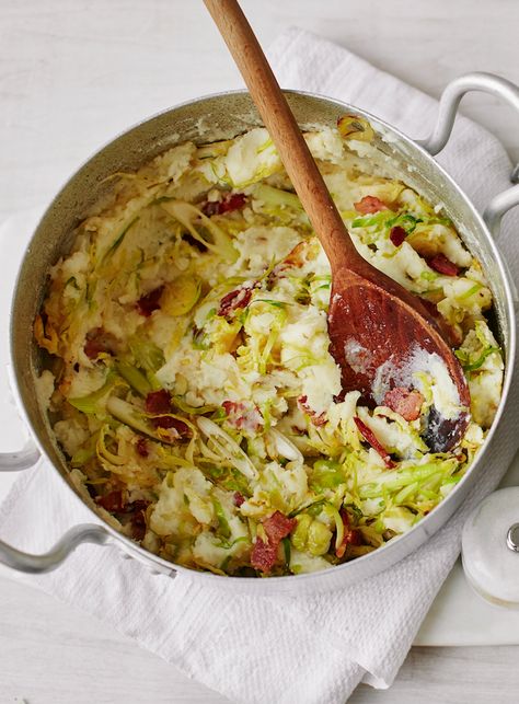 This classic Irish side made with smoky bacon and smooth, hearty mashed potato make this tasty recipe the ultimate winter warmer. Tesco Christmas, Christmas Leftovers Recipes, Colcannon Recipe, Christmas Leftovers, Roasted Sprouts, Baked Gnocchi, Sprouts Recipe, Tesco Real Food, Brussels Sprouts Recipe