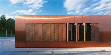 TECU®_Classic | Service Centre Thersienwiese, Germany - © Werner Huthmacher Metal Panels Facade, Copper In Architecture, Copper Interior, Metal Facade, Facade Material, Facade Cladding, Metal Cladding, Construction Types, Metal Panels