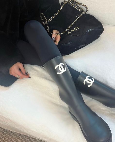 Chanel Heels Aesthetic, Chanel Boots Outfit, Chanel Rainboots, Chanel Rain Boots, Rain Boot Outfit, Edgy Fits, Chanel Heels, Chanel Slingback, Moda Chanel