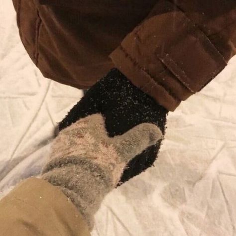 mittens aesthetic, christmas, skating date, winter aesthetic Freckles And Constellations, Fleece Mittens, Gloves Aesthetic, Glove Pattern, Snow Flower, Winter Mittens, Cold Weather Gloves, Wool Gloves, Aesthetic Boy