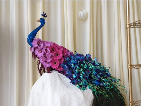 Peacock Flower Arrangement, Indian Party Decorations, Peacock Theme Decoration, Peacock With Flowers, Grave Arrangements, Sangeet Ideas, Alter Arrangements, Animal Flower Arrangements, Engagement Tray