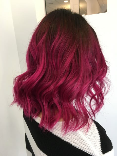 Dark pink shadow root Red Hair With Root Shadow, Magenta Hair With Dark Roots, Pink With Shadow Root, Magenta Hair Dark Roots, Shadow Root Colored Hair, Balayage Vivid Color, Shadow Root Hair Ideas, Dark Root Pink Hair, Rooted Pink Hair