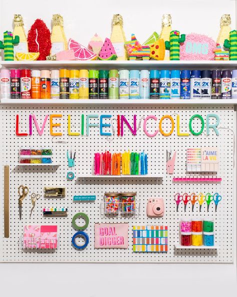 Colorful Pegboard Ideas, Art Supply Shelf Organization, Pegboard Art Display, Pegboard Wall Ideas Office, Peg Board Ideas For Kids, Kids Pegboard Ideas, Playroom Pegboard, Peg Board Decor, Pegboard Styling